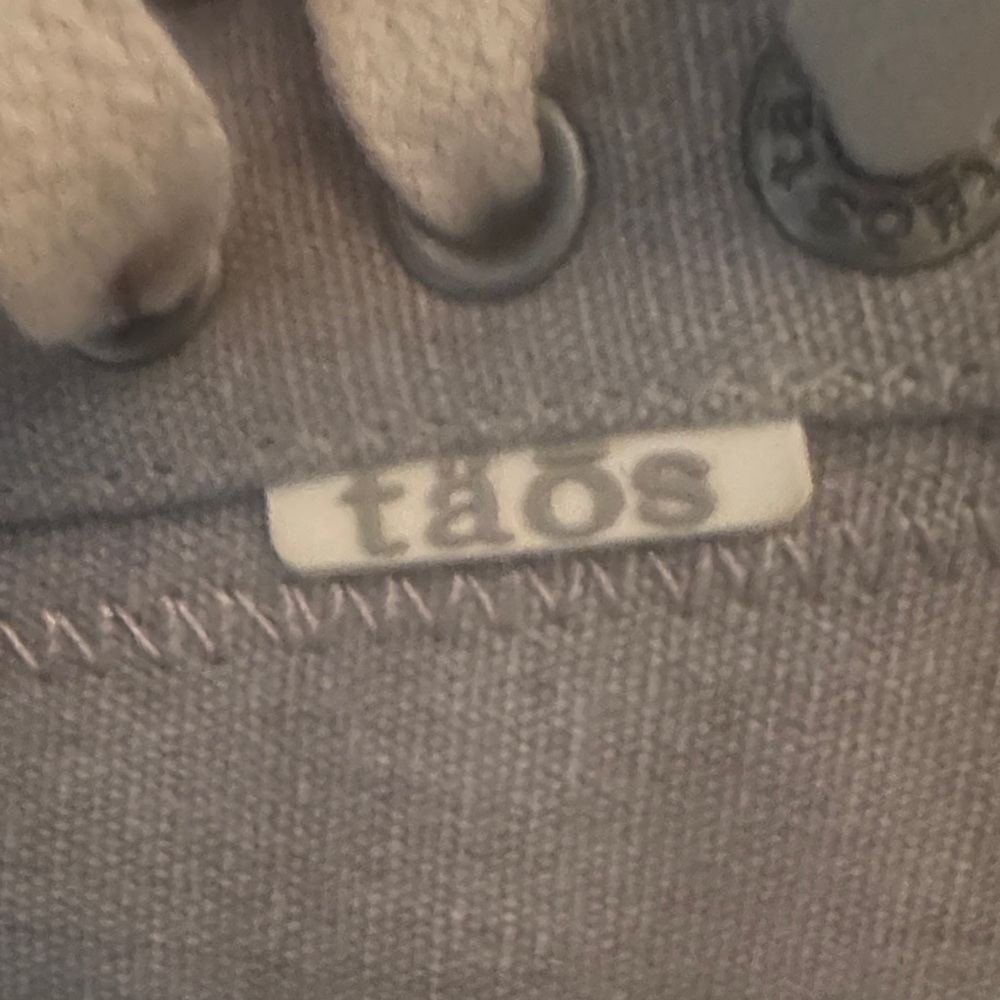 Gray Canvas Taos sneakers 8 1/2 - Picture 5 of 6